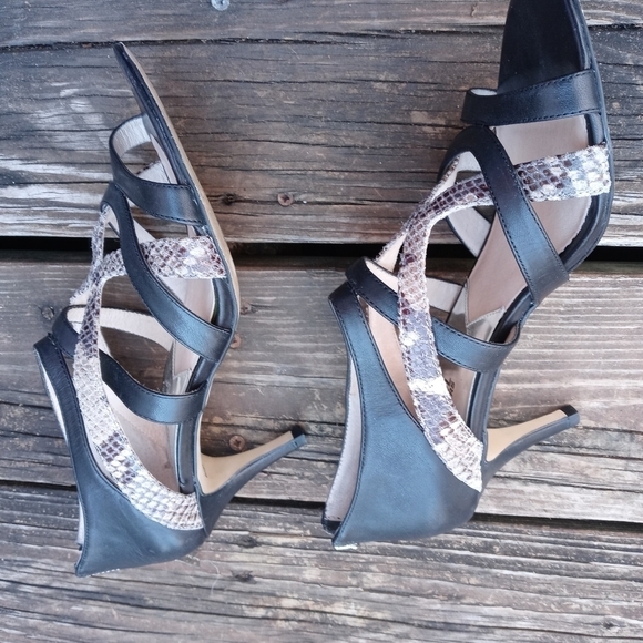 Michael Kors Women's 3" Heel Black Strap Snake Leather Back Zip 9M. 251pm - Picture 9 of 10